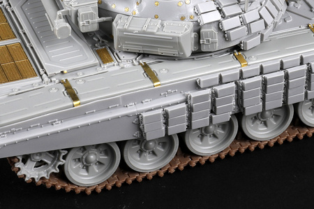 TRUMPETER 09609 T-72B1 w/KTM-6 & Grating Armour - 1:35