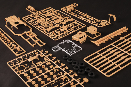 Hobby Boss 82940 Russian 9A52-2 Smerch-M multiple rocket launcher of RSZO 9k58 Smerch MRLS 1/72