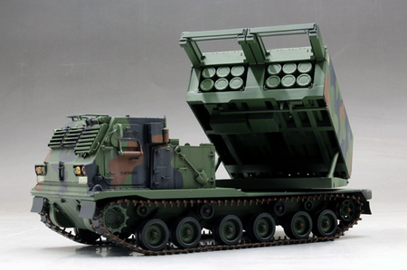 TRUMPETER 01049 M270/A1 Multiple Launch Rocket System 1/35