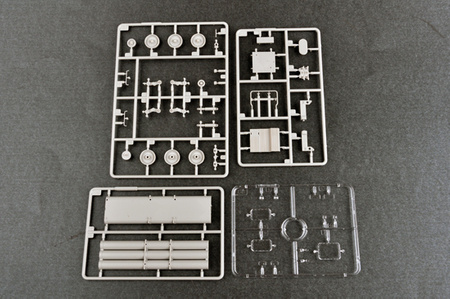 TRUMPETER 01049 M270/A1 Multiple Launch Rocket System 1/35