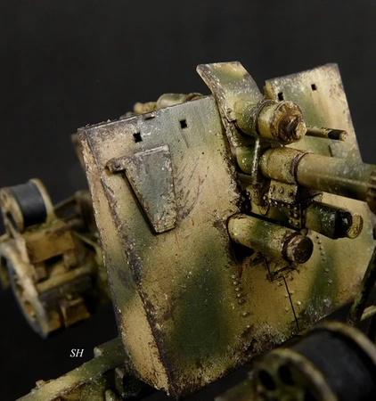 RUBICON 280069 - 8.8cm Flak 36/37 AA/AT Gun with SdAh 202 & Crew