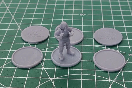 PM - 24pc set of thin 25mm Bases for Tabletop Wargaming Mini's - 3D Printed