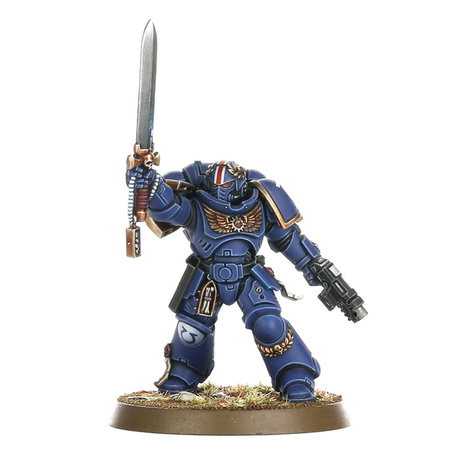 SPACE MARINES PRIMARIS LIEUTENANT WITH POWER SWORD