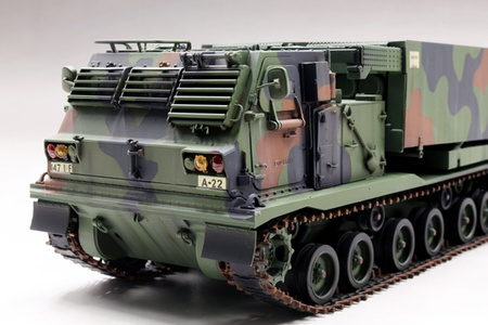 TRUMPETER 01049 M270/A1 Multiple Launch Rocket System 1/35