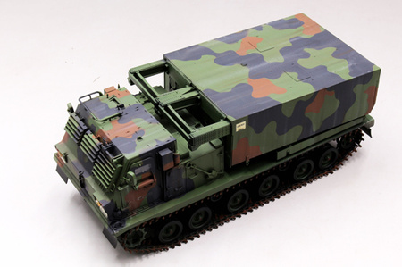 TRUMPETER 01049 M270/A1 Multiple Launch Rocket System 1/35