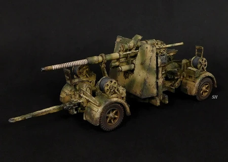 RUBICON 280069 - 8.8cm Flak 36/37 AA/AT Gun with SdAh 202 & Crew